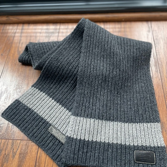 Coach Gray Ribbed Scarf - Picture 5 of 5